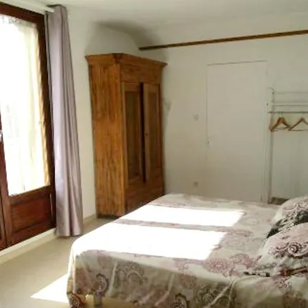 Elegant A Avec Balcon Et Jardin Apartament