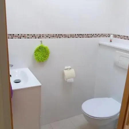 Apartamento Elegant A Avec Balcon Et Jardin Vias