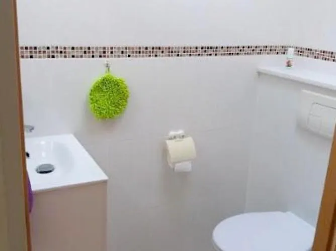 Apartment Elegant A Avec Balcon Et Jardin Vias